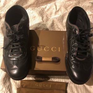 BLACK LEATHER GUCCI SNEAKERS